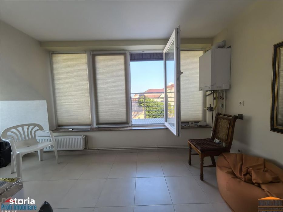 Casa mare cu garaj si teren in zona Balcescu