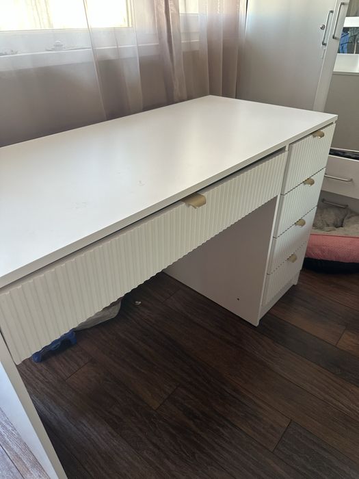 Бюро 120/50 см  бяло със златни елементи