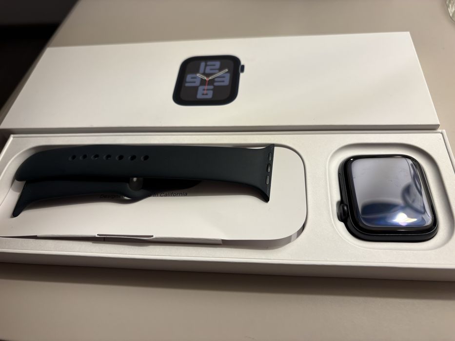 Vand Apple Watch SE 44mm gen2 NOU