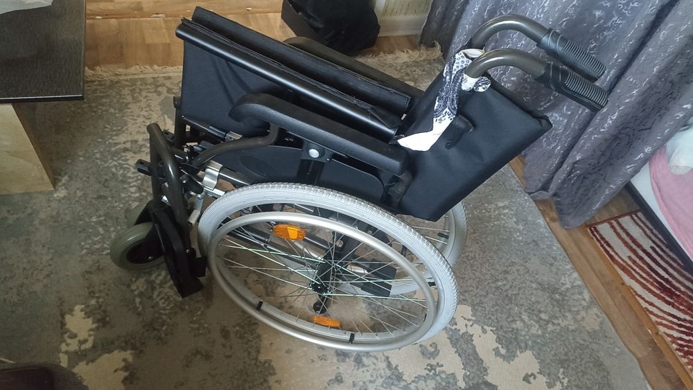 Продаем коляски уличную и комнатную