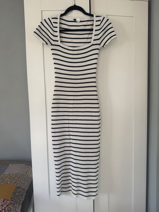 Удобна рокля от hm