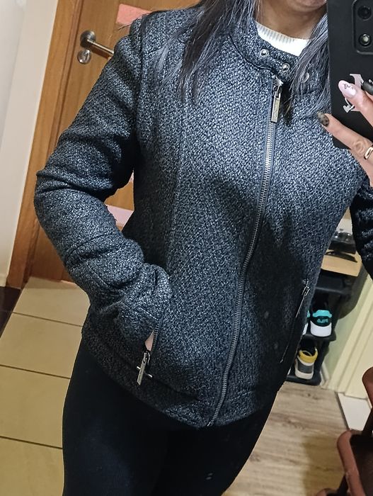 Дамски якета S и  XS размер 2 броя за 20 лв.