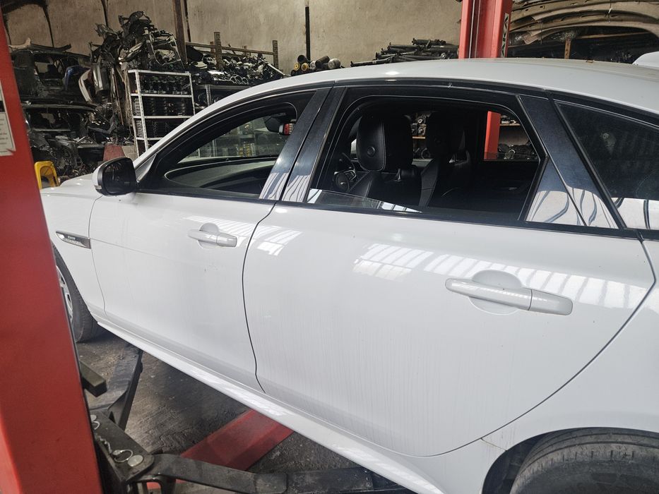 Предна/задна врата за Jaguar Xf 2017г.