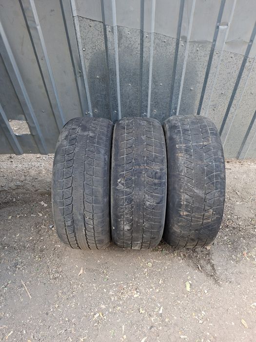 Зимни балондар сатылады. Екеуі 225/65 R17 . Үшеуі  215/60 R16