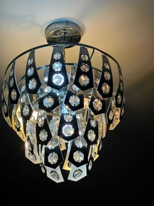 Vand diferite corpuri de iluminat