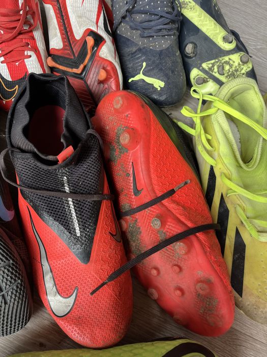 Vand ghete de fotbal diferite marci si marimi