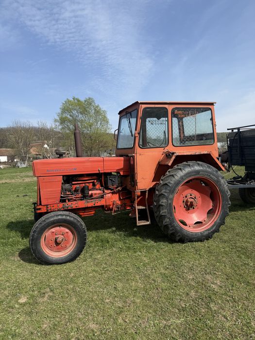 Tractor Universal 650