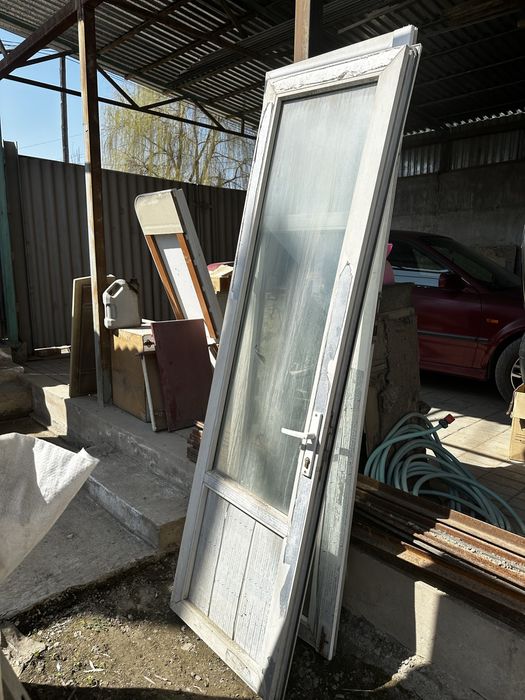 Окна и двери б/у, комплектом.