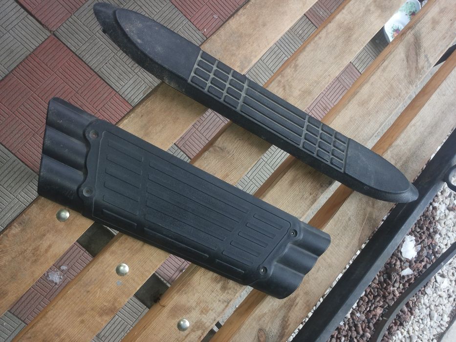 Пластик подножки.