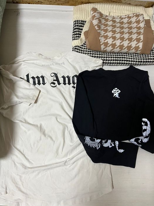 На девушку одежда