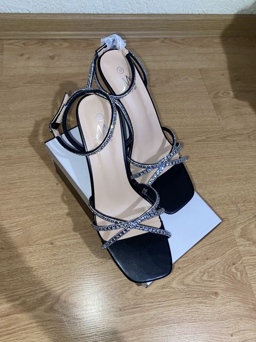 Дамски сандали на ток