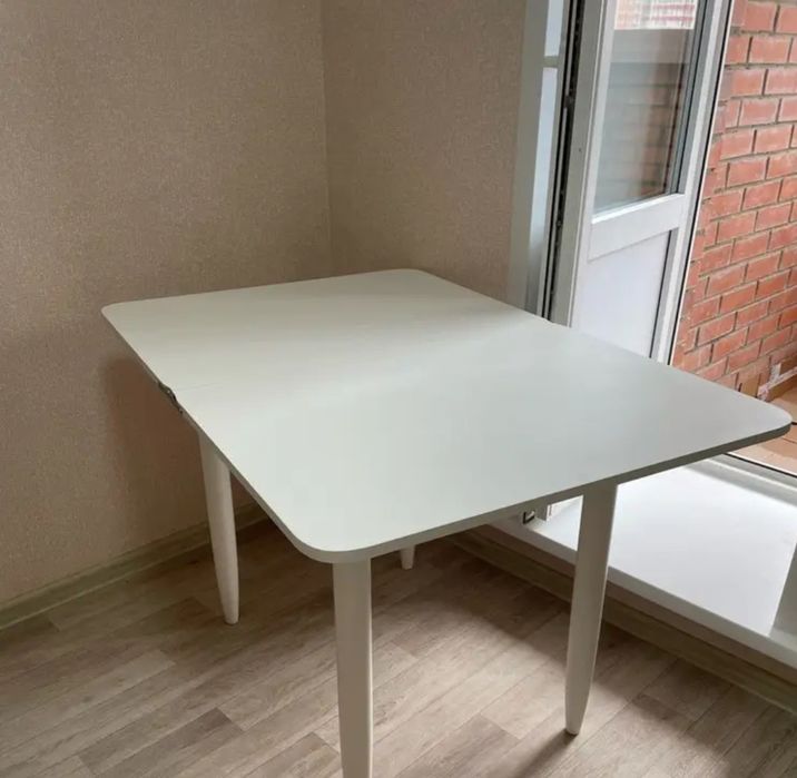 Стол кухонный обеденный