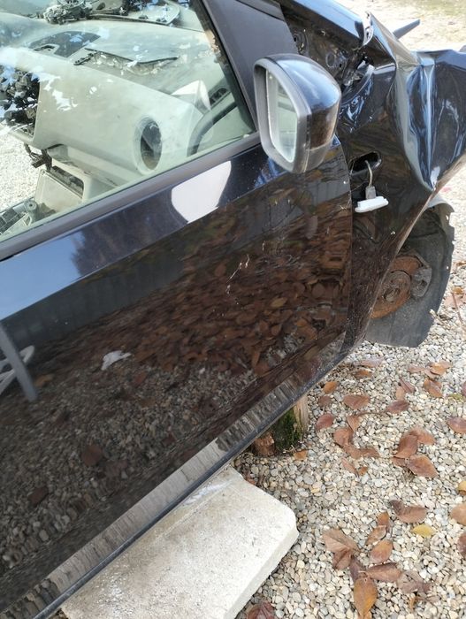 Ușa dreapta vw up . Completa fara defecte. Neagra.