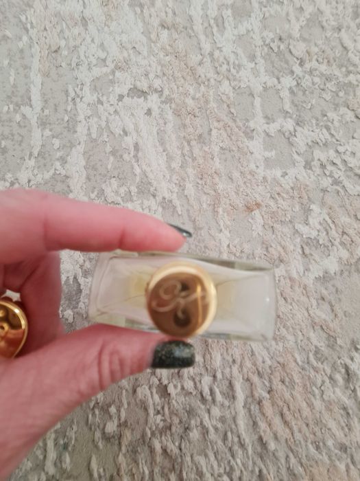 Kilian Woman in gold