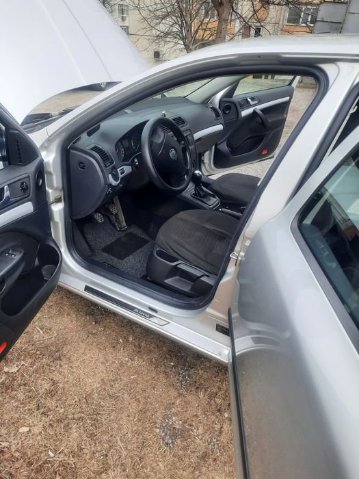 Шкода Октавия  1.6 I - LPG