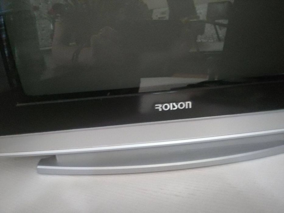 Продаётся телевизор Roison PF-21C300 пульт шнуры все в комплекте