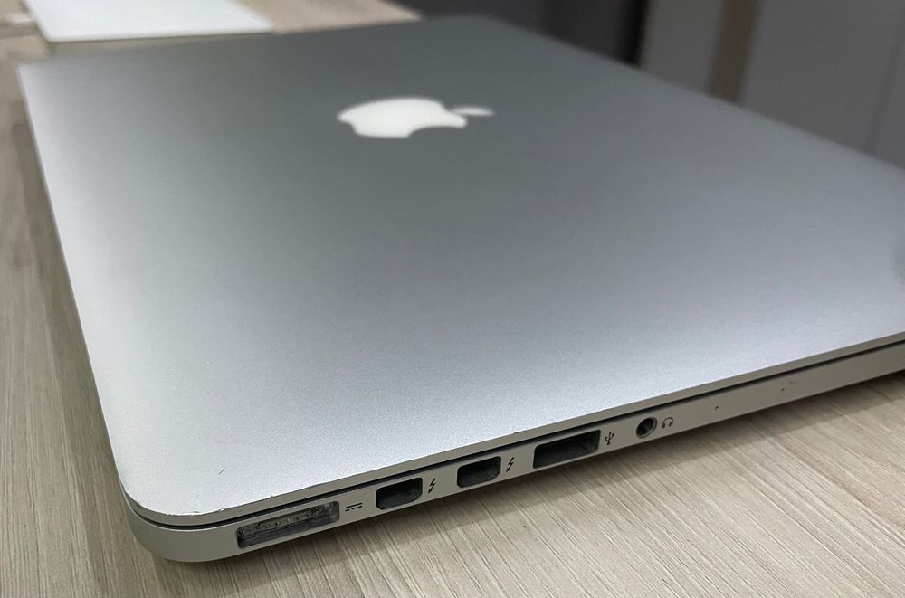 MacBook Pro 13-inch, Early 2015, 3.1 GHz, Intel i7, 16GB RAM, 500GB HD