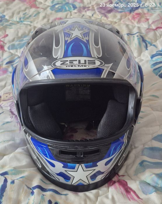 Продавам каска, много запазена!