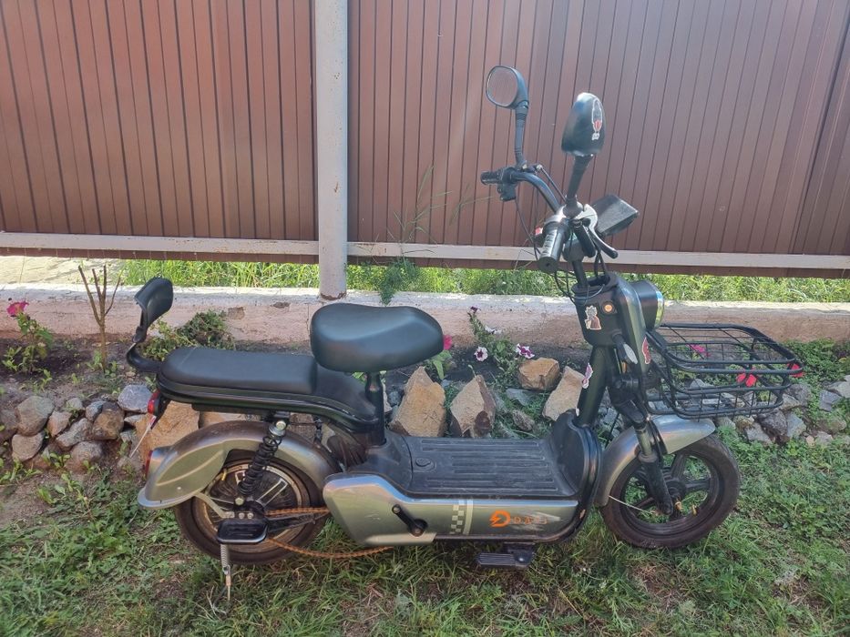 Электро скутер в отличном состояни