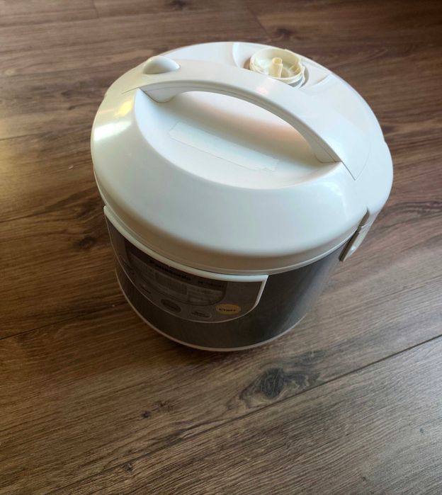 Продам рабочую  мультиварку (варит все) свою недорого б/у