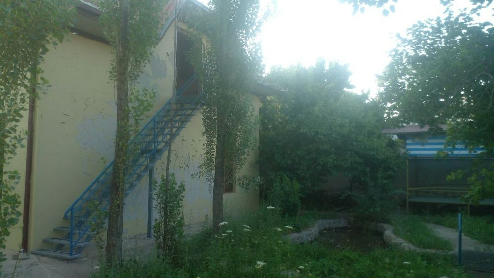 Наманган вилояти Янгиқӯрғон туманида Чортоқсой бӯйида дала-ҳовли