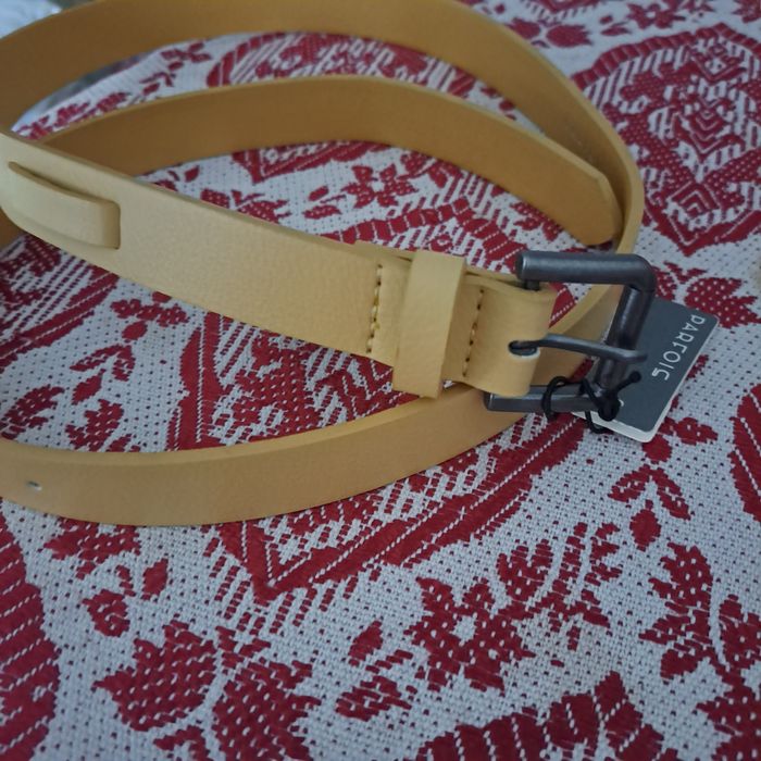 Ремешок новый Испания,79см до первогоотверстия,длина ремешка 113см,