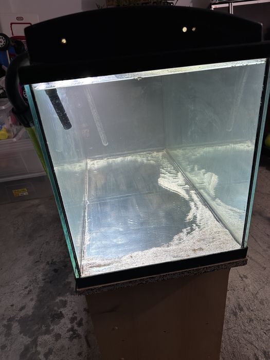 Vand acvariu complet