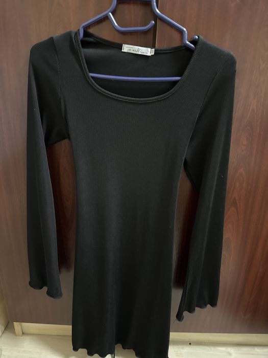 Черное мили платье для повсевдневки.