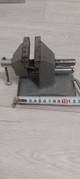 Тиски небольшие.