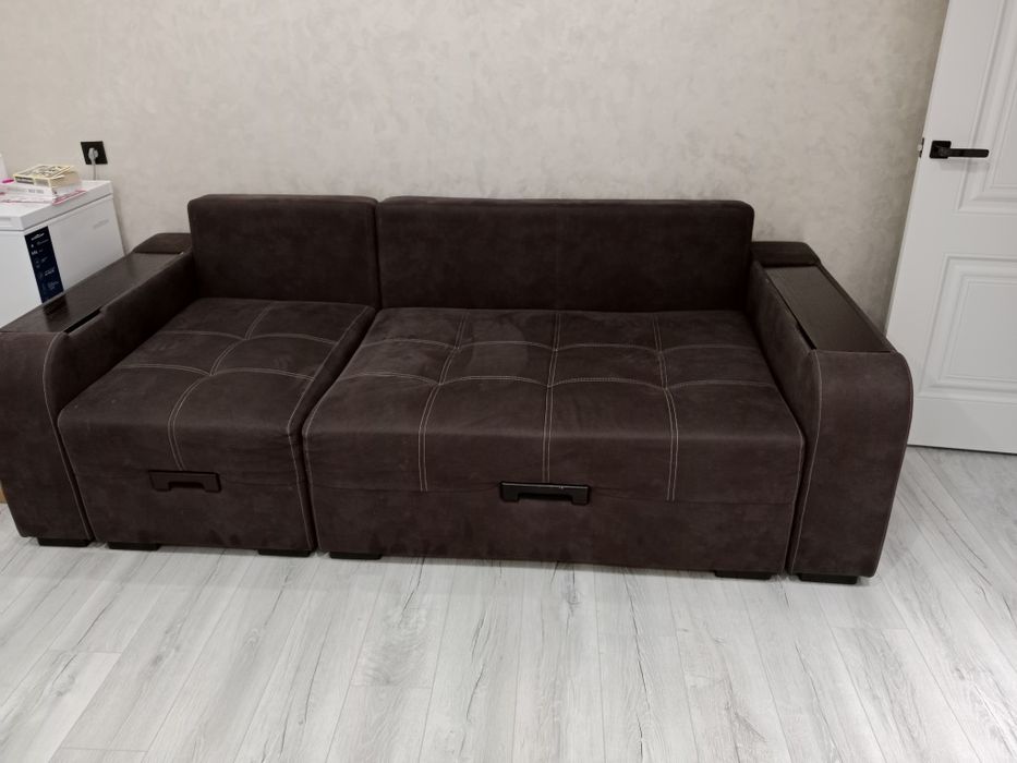 Диван жағдайы жақсы, үлкен,ыңғайлы