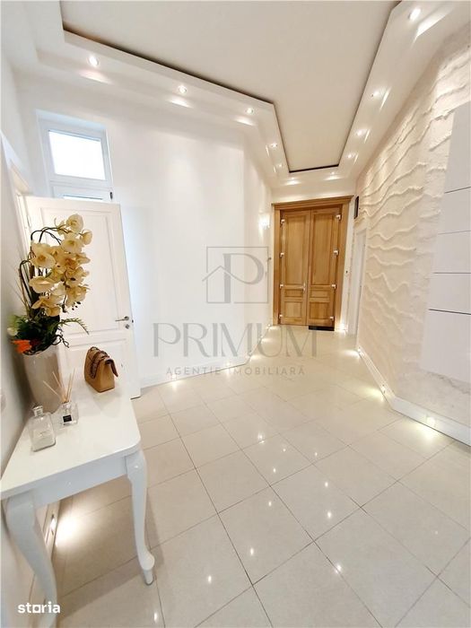Neptun - 3 Camere - Spatioas - Inalt - Renovat - 2 Bai - Vila Istorica