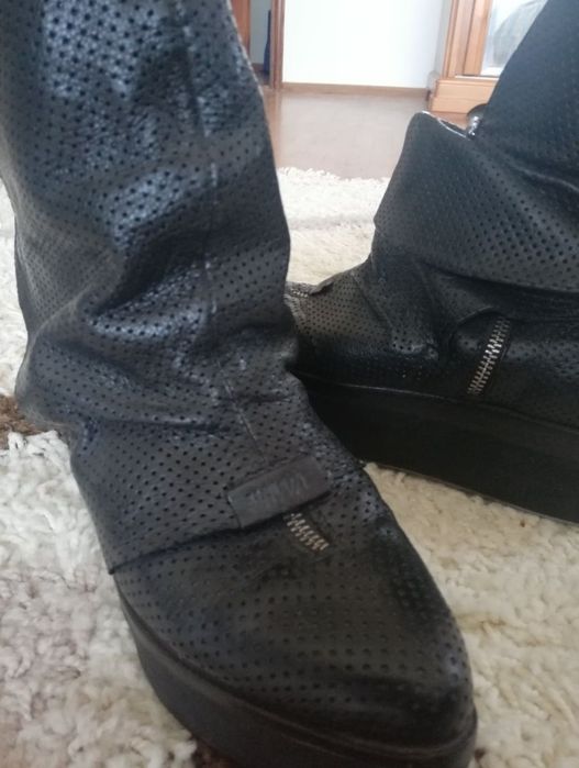 боти на платформа и Зелени велурени боти