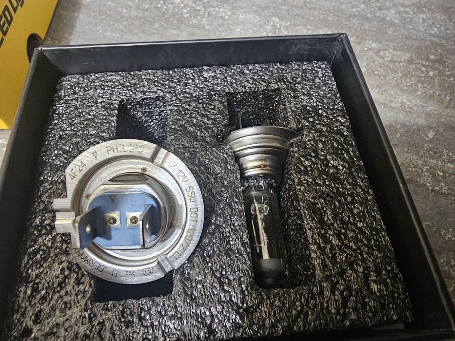 Set 2 Becuri auto PHILIPS  Vision Ultra H7 12V 55W