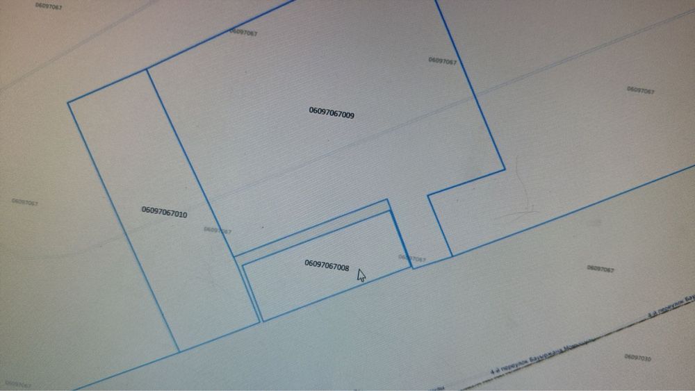 Продам участок (4 гаража)