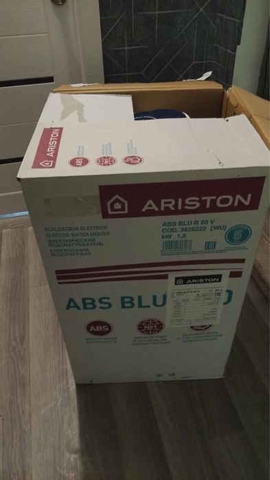 Водонагреватель Ariston Abs Blur 80