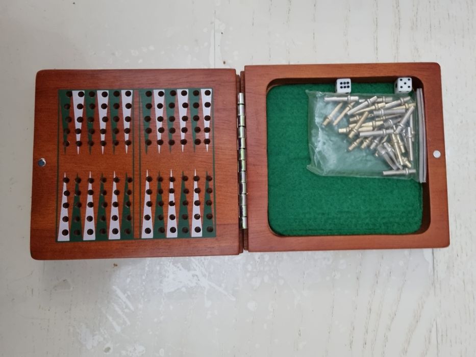 Нарды дорожные, дерево. 20х20см.