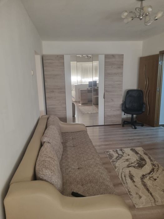 Inchiriez apartament