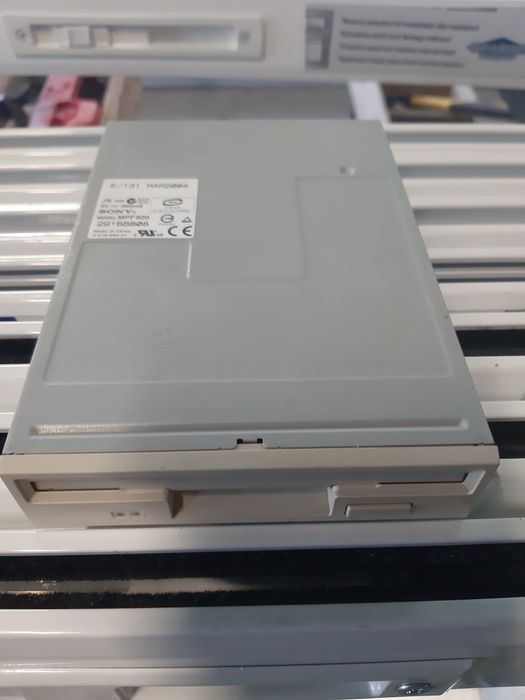 Компютърни части и компоненти