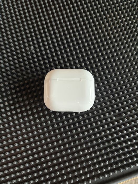 Продам Airpods 3