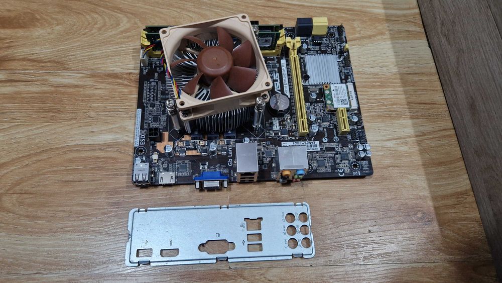 KIT i7-4770+Placa Asus+16GB+Cooler Noctua+WiFi+BT !! CA NOU !! 500lei