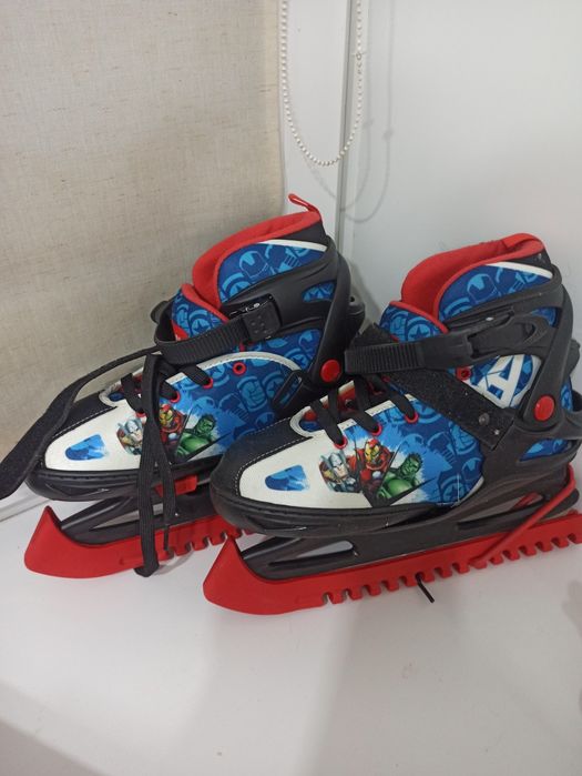 Коньки на мальчика новые.