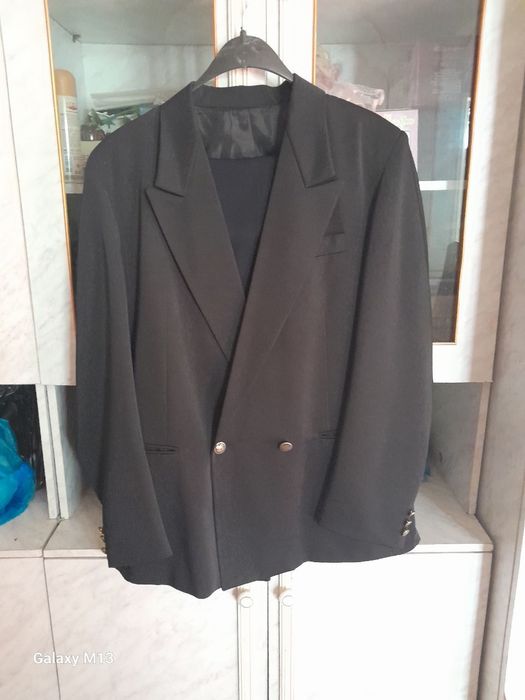 Продаётся костюм и брюки и Дублёнки