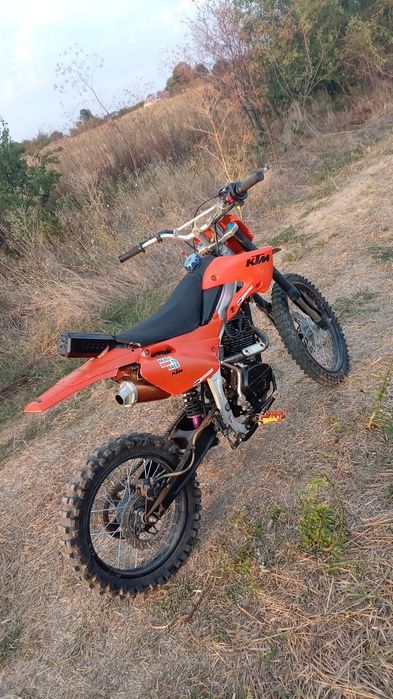 Vând sau schimb Cross 250cc