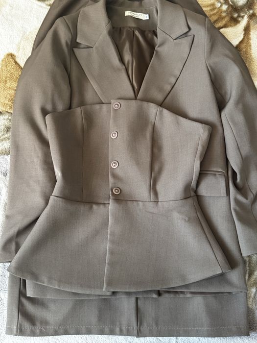 Продам женскю тройку