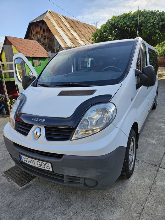 Renault Trafic 2.0 dCi 2011 8+1