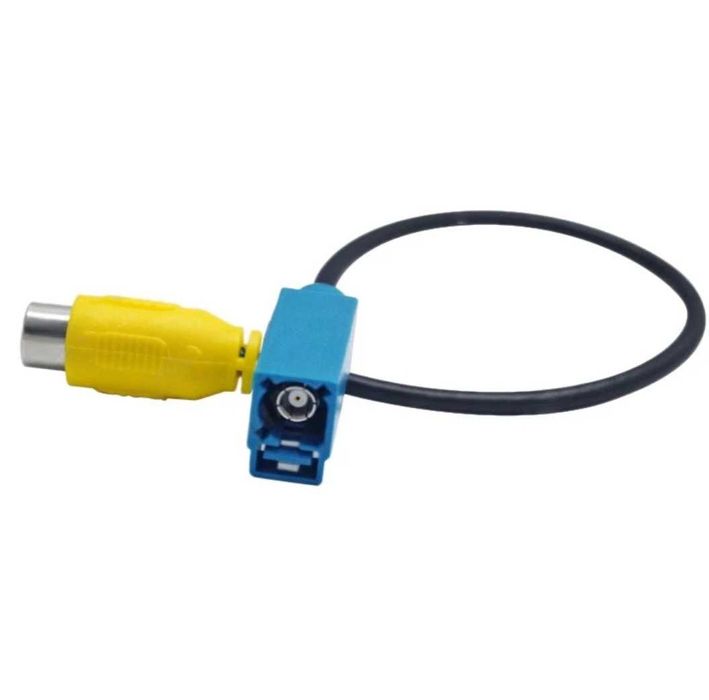 Преходник от Fakra към RCA с цел монтиране на задна камера