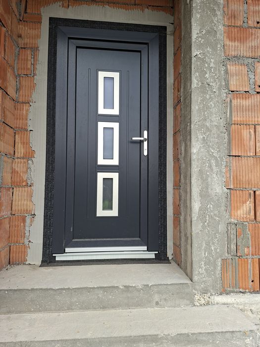 Ușa de intrare Salamandar