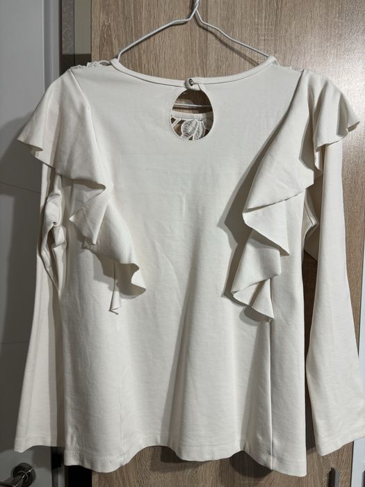 Бяла блуза с акцент