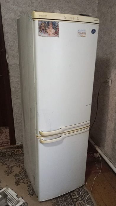 два холодильника на запчасти