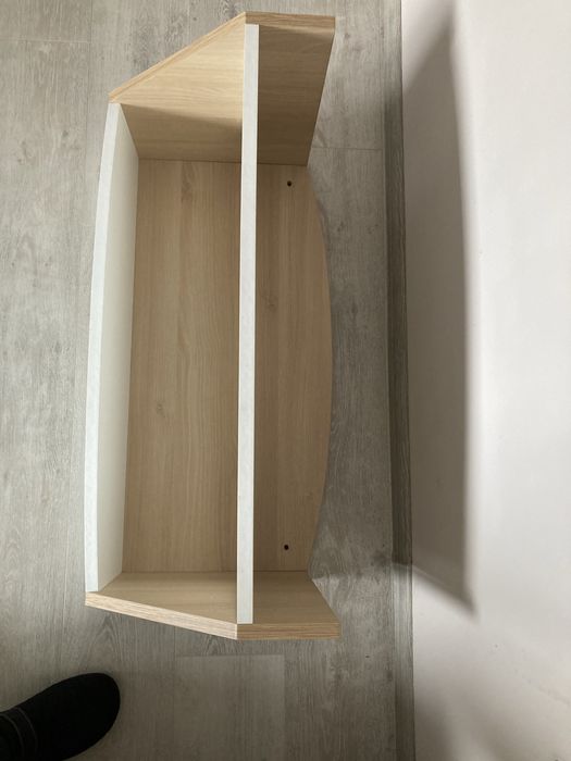 Етажерка и Картина